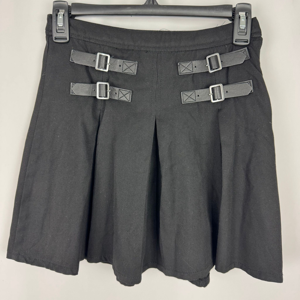 Hot Topic Mini Skirt Womens XS Black Buckle Pleated Grunge Goth Punk Rock NWOT - Picture 4 of 11